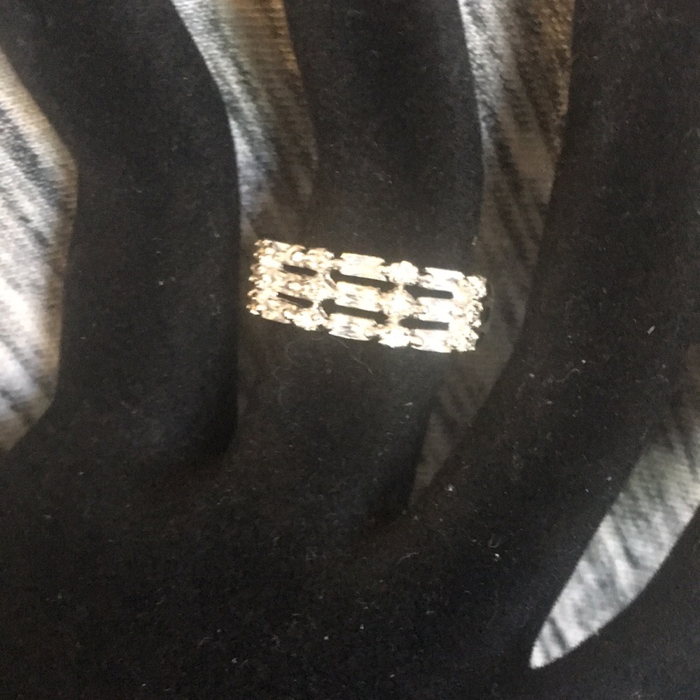 Round cz platinum plated baguette ring A18